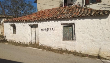Πωλείται παλιά μονοκατοικία 80 τ.μ σε οικόπεδο 120 τ.μ στο κέντρο του Ηλιόκαστρου Αργολίδας